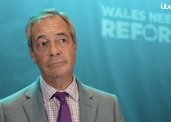 Nigel Farage dit qu'il n'a jamais abusé de ses camarades de classe « de manière blessante ou insultante »
