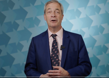 Nigel Farage critiqué pour l'indignation du secteur manufacturier face au changement des billets de banque